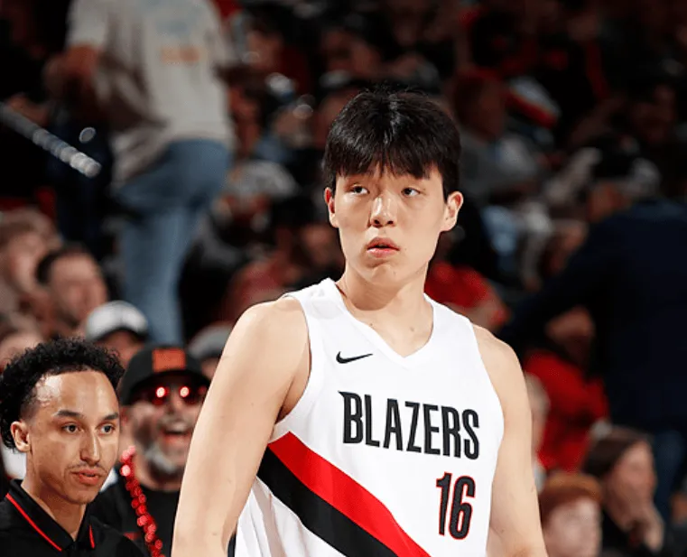 杨瀚森成NBA夏季联赛焦点球员，防守技能待提高